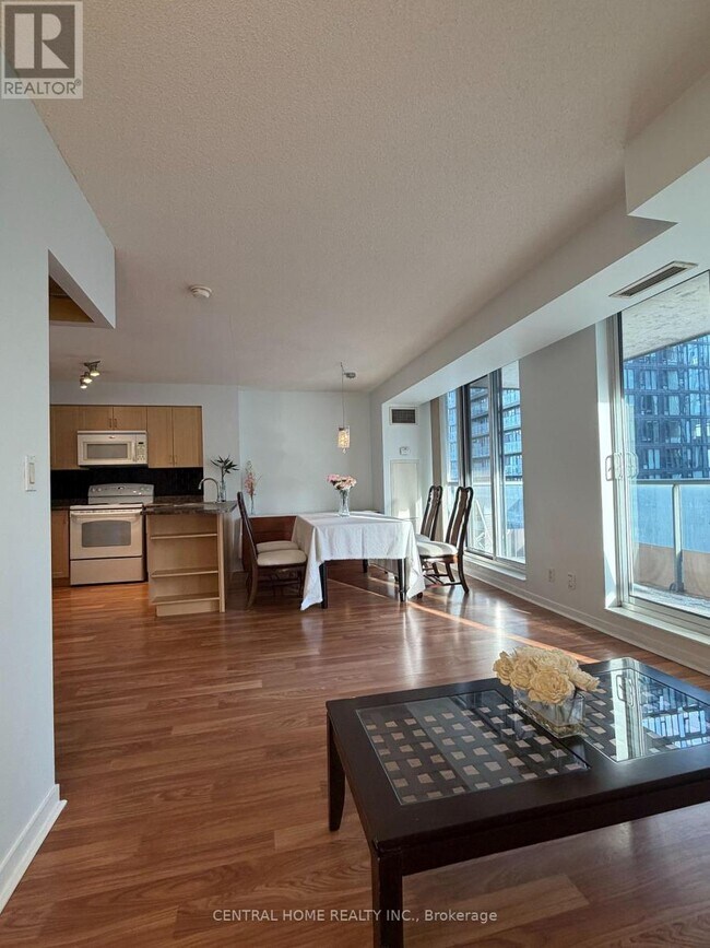 Photo - 76 Shuter St Unit 1207