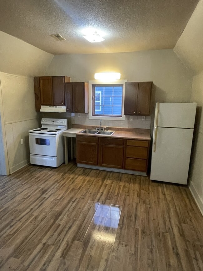 Photo - 1612 8th Ave