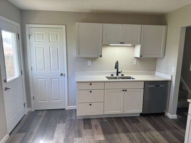 Photo - 1841 Valley Dr