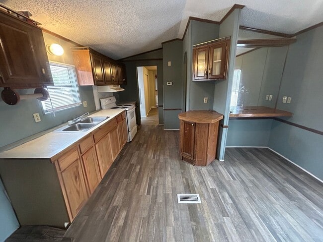 Photo - 201 Williams Cir