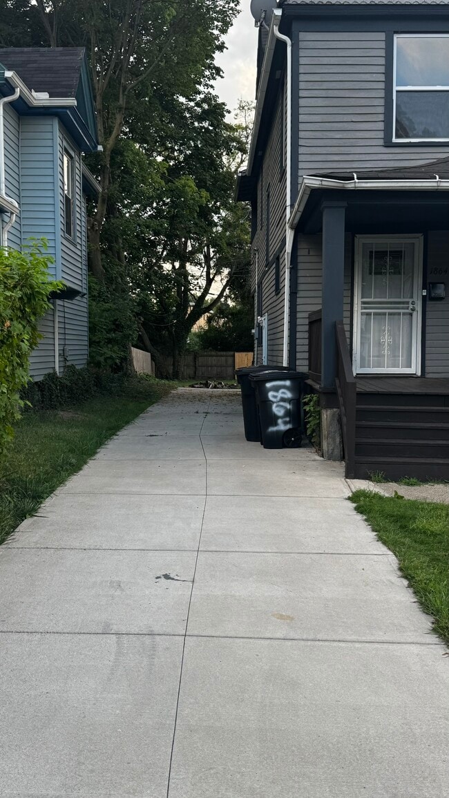 Photo - 1864 Hastings Ave