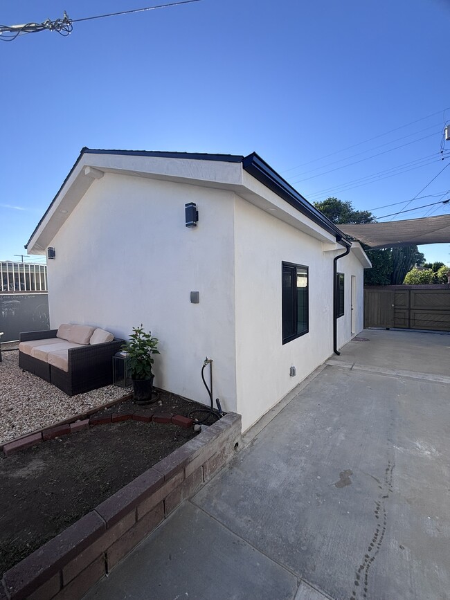 Photo - 7329 Mason Ave