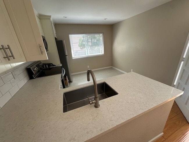 Photo - 994 Westlynn Way Unit 4