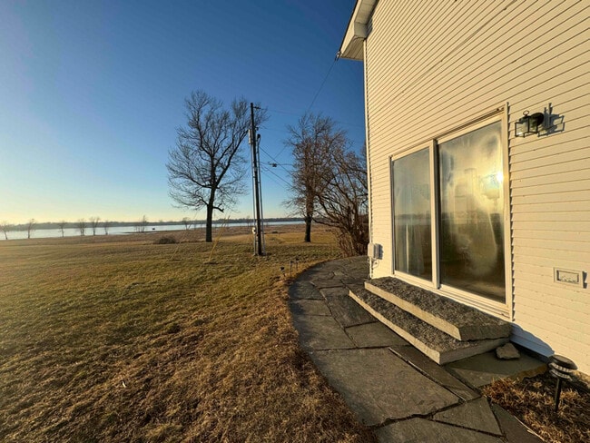 Building Photo - 7661 US-2