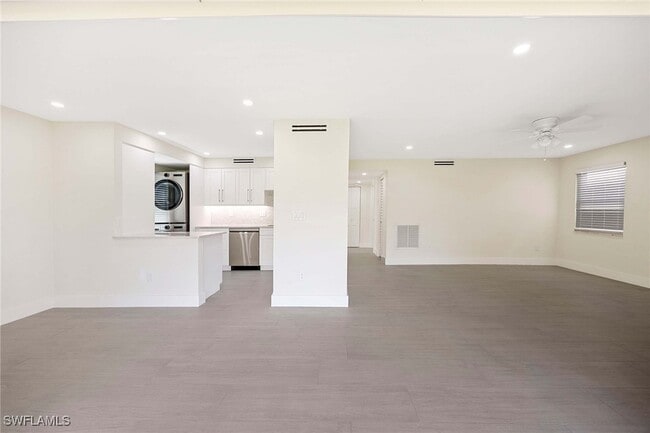 Building Photo - 1155 Sandpiper St Unit F7