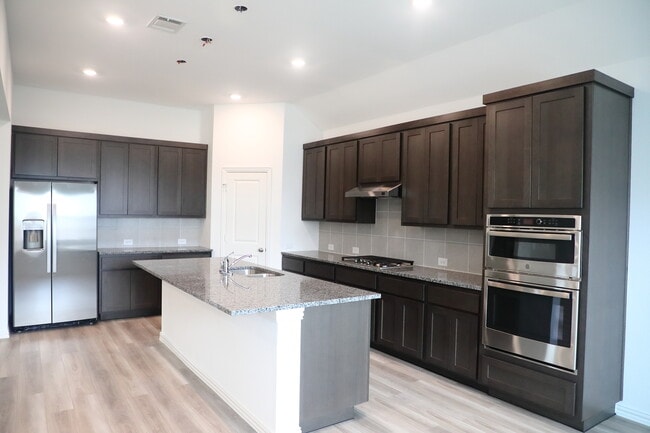 Photo - 1618 Glacier Dr