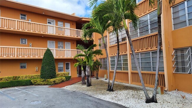 Photo - 1591 NE Miami Gardens Dr Unit 306