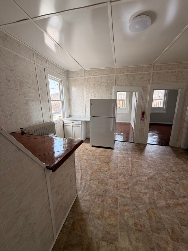 Building Photo - 2 Cross St