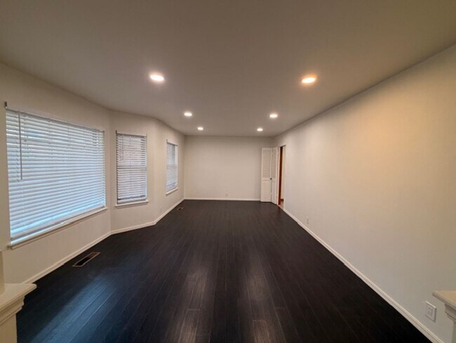 Photo - Rollingwood Neighborhood