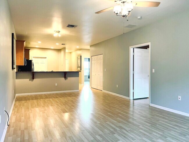 Photo - 325 NE 2nd Ave Unidad 202