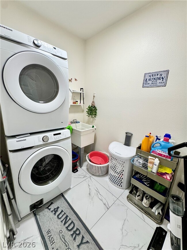 Photo - 5655 E Sahara Ave Unidad 2015