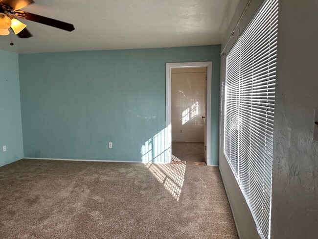 Photo - 4 Bed, 2 Bath House on a Large Corner Lot for Rent (22nd St/Wilmot)