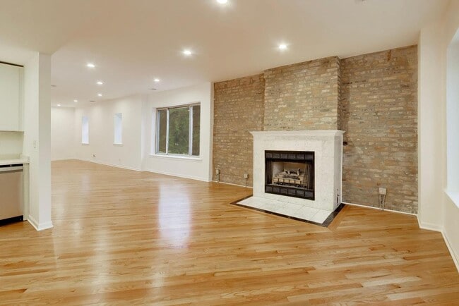 Photo - 1301 N Oakley Blvd