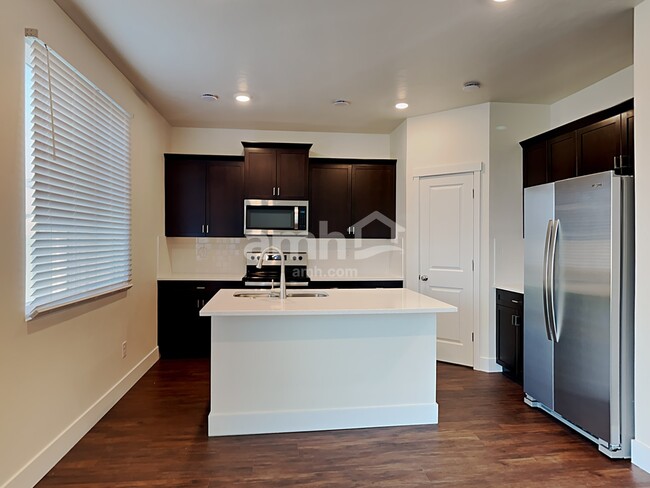 Photo - 936 Moorside Ave