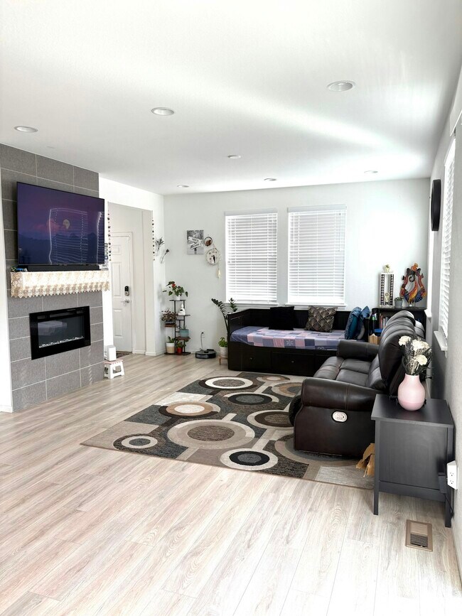 Photo - 19005 E 66th Ave