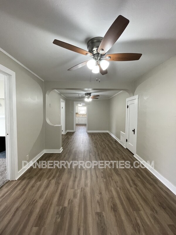 Photo - 220 N Main St