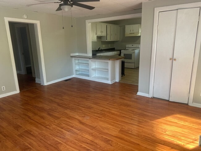 Photo - 710 W Kilgore Ave Unit Apt. 1