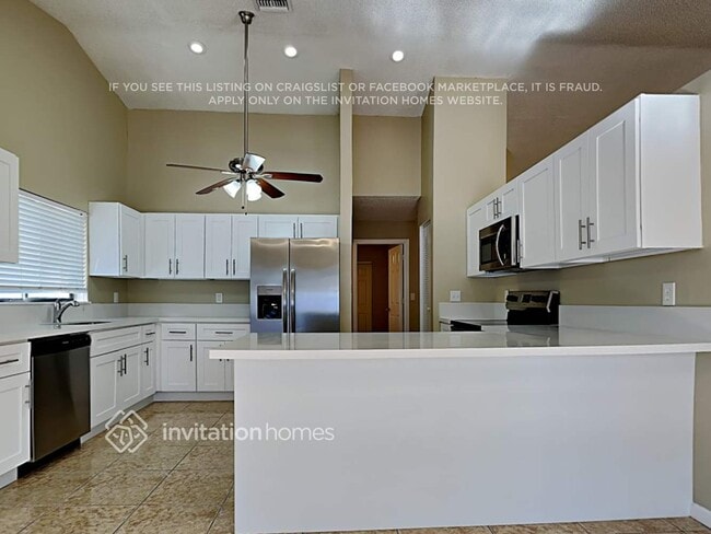 Photo - 330 Apache Ln