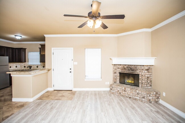Photo - Luxurious 4 Bed 2.5 Bath Two-Story Duplex Unidad B