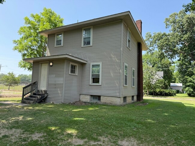 Photo - 518 Crowell St
