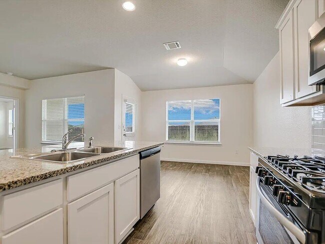Photo - 1011 Pembroke Ct
