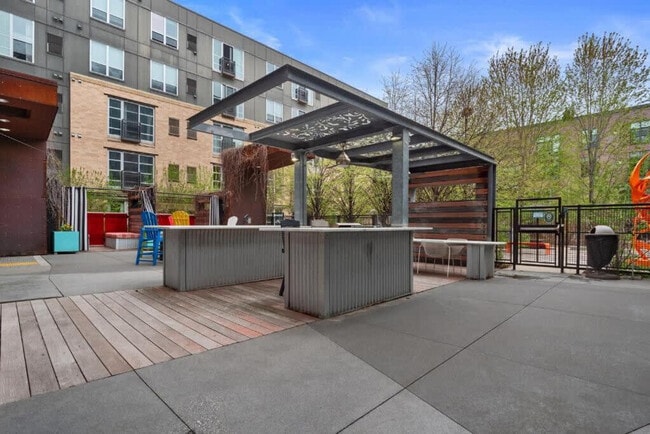 Building Photo - 616 Washington Ave S Rental