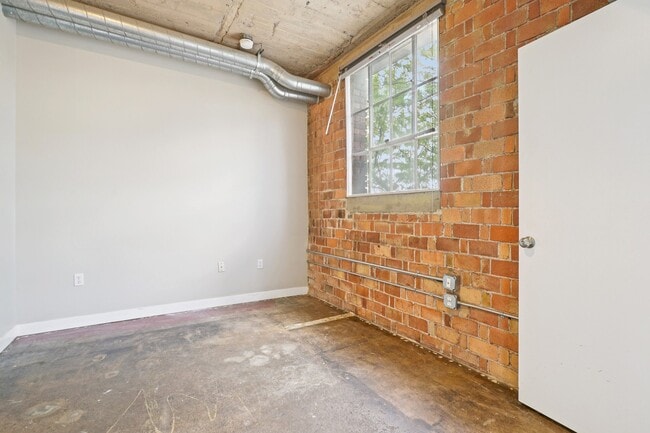 Building Photo - 380 W 200 S Unit Dakota Loft