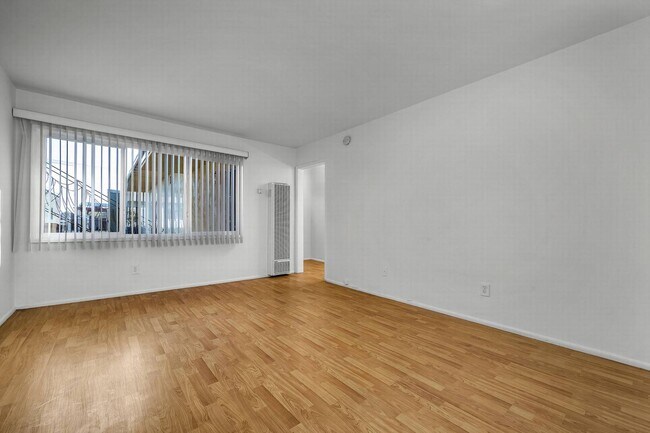 Photo - A++ Location walking distance to the beach Unit 05