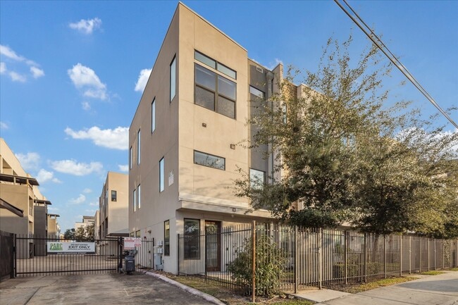 Building Photo - 2401 Crawford St Unit C4A