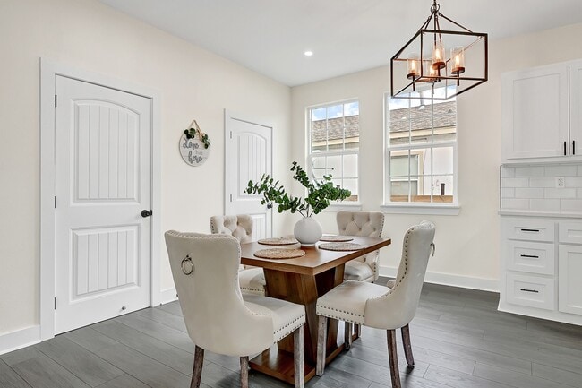 Photo - 2412 Lucas St