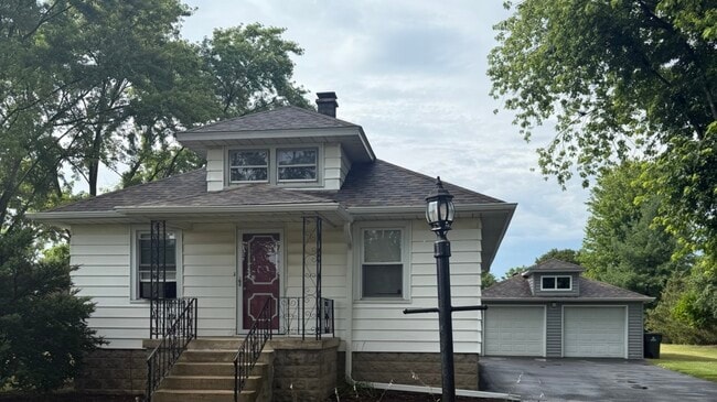 Building Photo - 930 E North St Rental