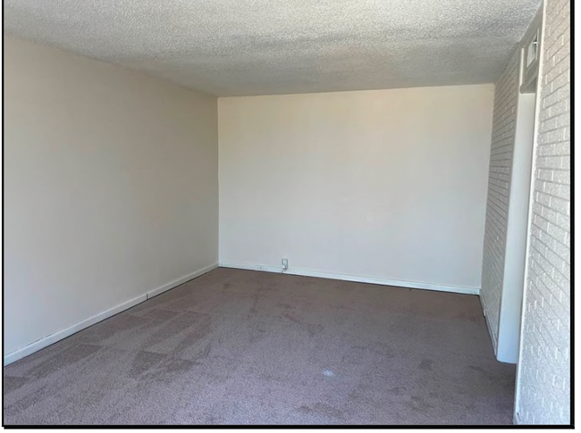 Building Photo - Spacious, three bedroom apartments in safe... Unit 805-L