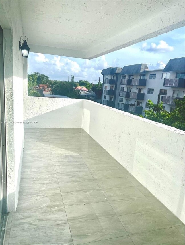 Building Photo - 750 NW 43rd Ave Unit 317