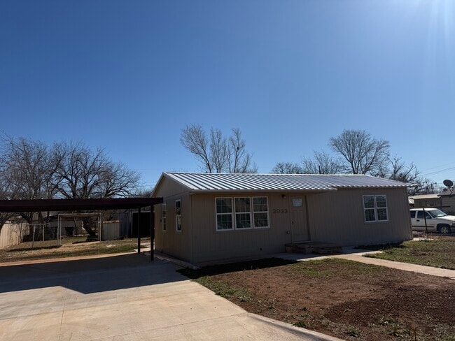 Building Photo - 2033 Shelton St