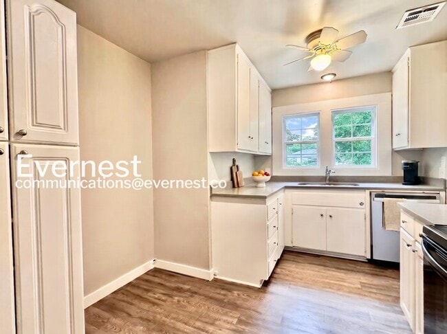 Photo - 802 N Birch St