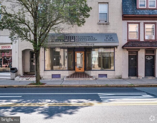 Building Photo - 306 W Main St Rental