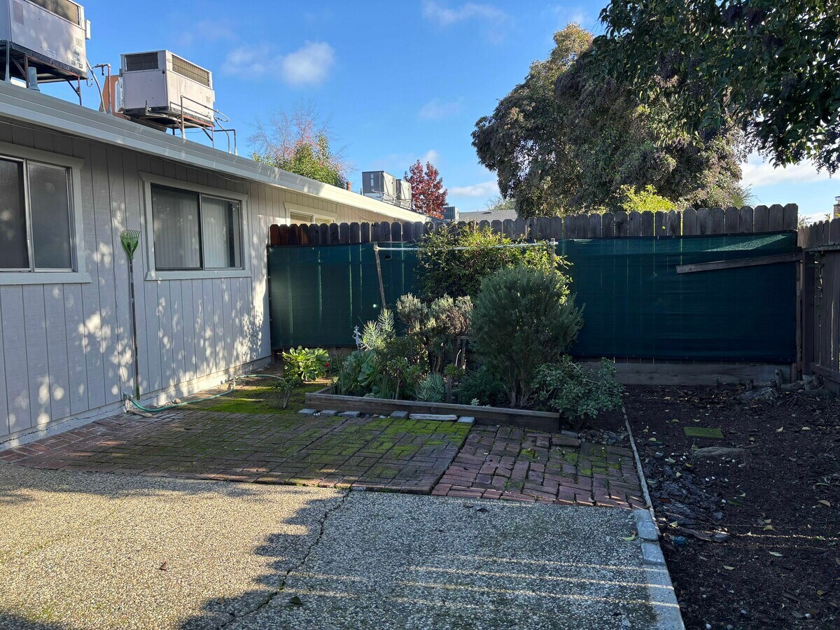 Photo - 1714 Kent St