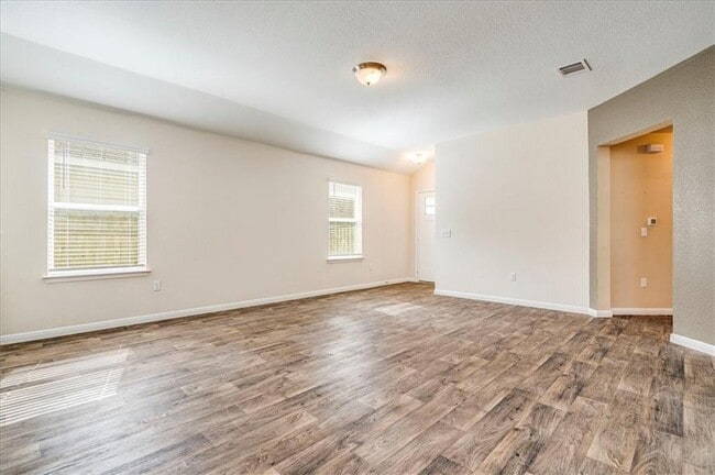 Photo - 617 Callahan Ln