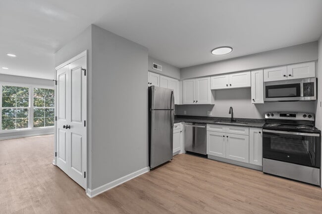 Photo - 400 Gallery Ln