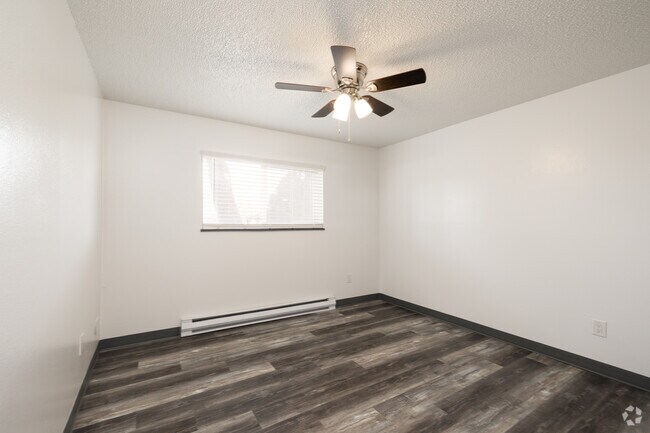 1BR, 1BA - 650SF - Bedroom