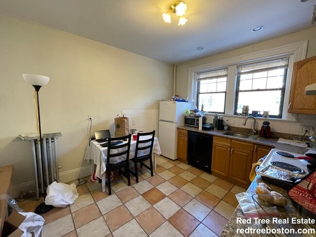 Photo - 48 Babcock St Unit 1