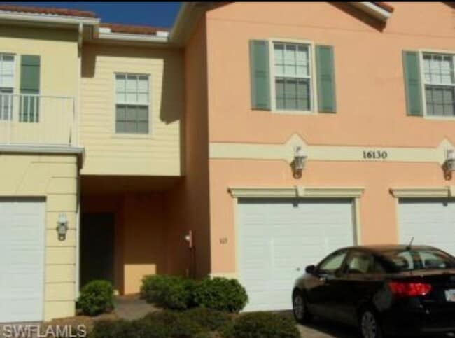Building Photo - Move in ready 3 bedroom 2.5 bathroom townhome