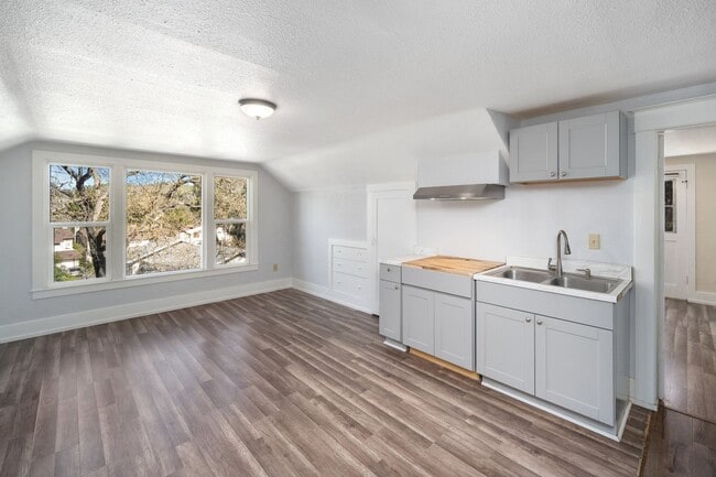 Building Photo - 6843 Santa Lucia Rd Unit 6843 Santa Lucia Rd  #B Rental