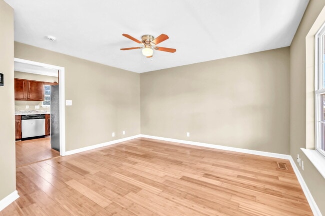 Photo - Amazing 3 bedroom 2 bathroom close to Fort...