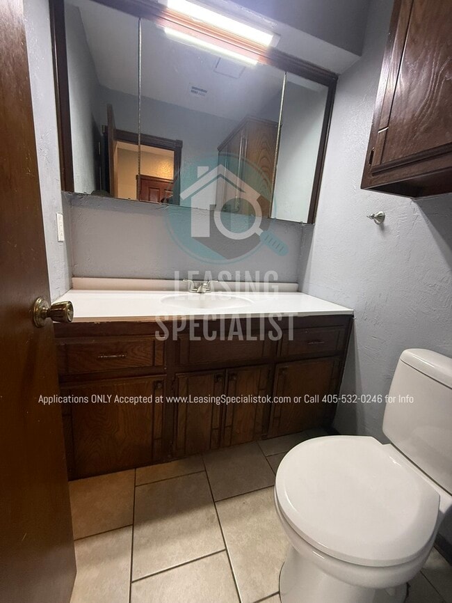 Photo - West Norman 2 Bed 1.5 Bath Townhouse Available for Your Immediate Move! Unit F