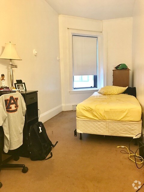 Building Photo - 1079 Beacon St Rental