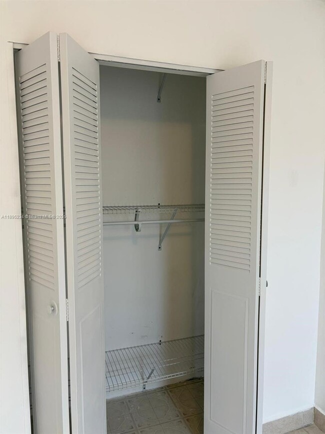 Building Photo - 6820 W Flagler St Unit 212