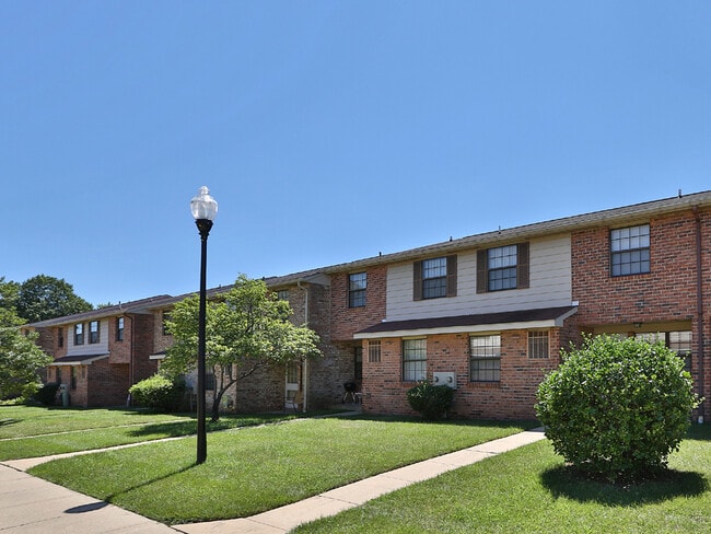 Building Photo - Chapel Valley Townhomes