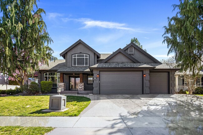 Building Photo - Parkside Paradise: Spacious 5-Bed Luxury in Hobble Creek