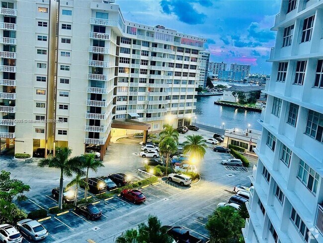Building Photo - 1801 S Ocean Dr Unit 741 Rental